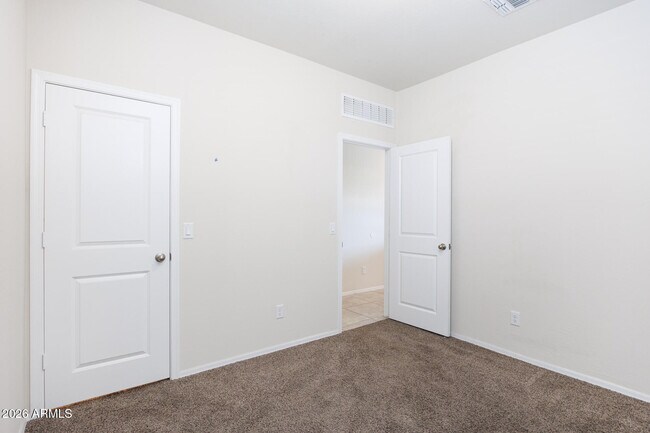 Building Photo - 1075 W Avalon Canyon Dr