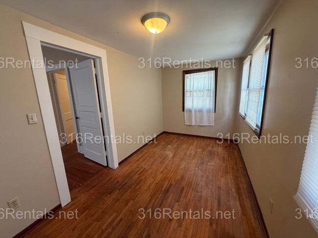 Building Photo - 1055 S Roosevelt St