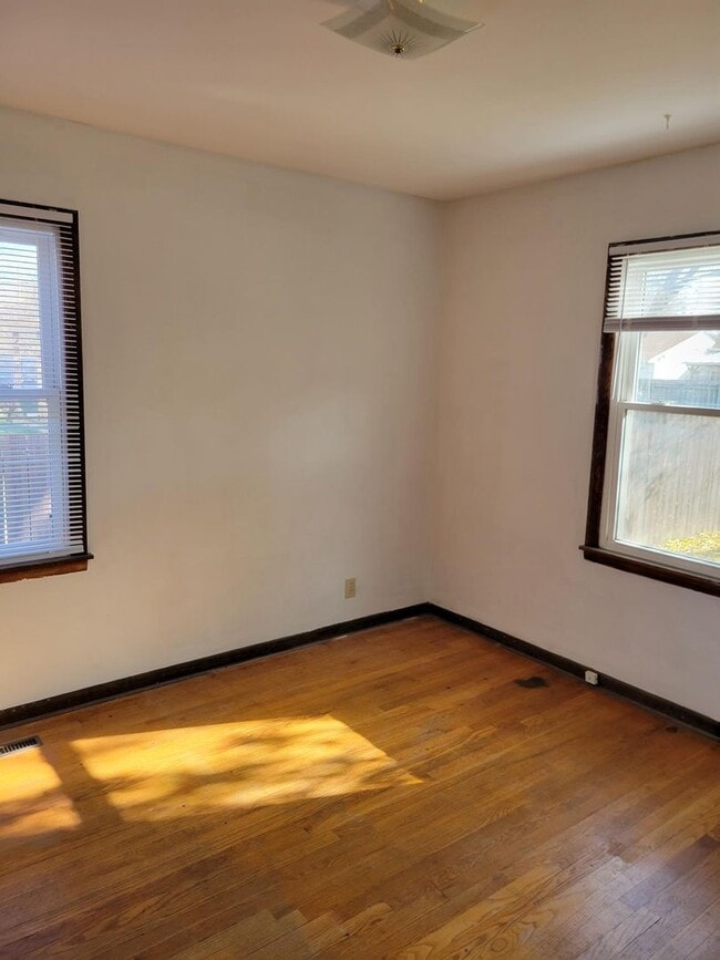 Building Photo - 3 bedroom 1 bath