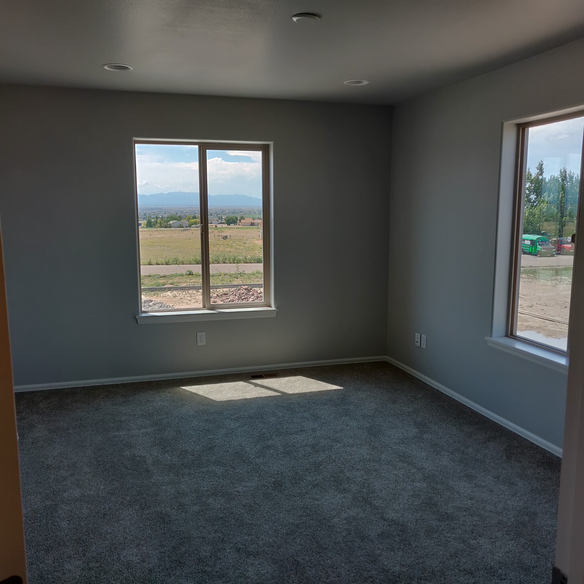 bedroom - 564 S Angus Ave