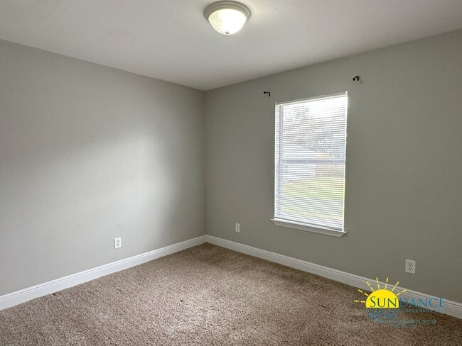 Building Photo - Stunning 3 Bedroom home in Pensacola!