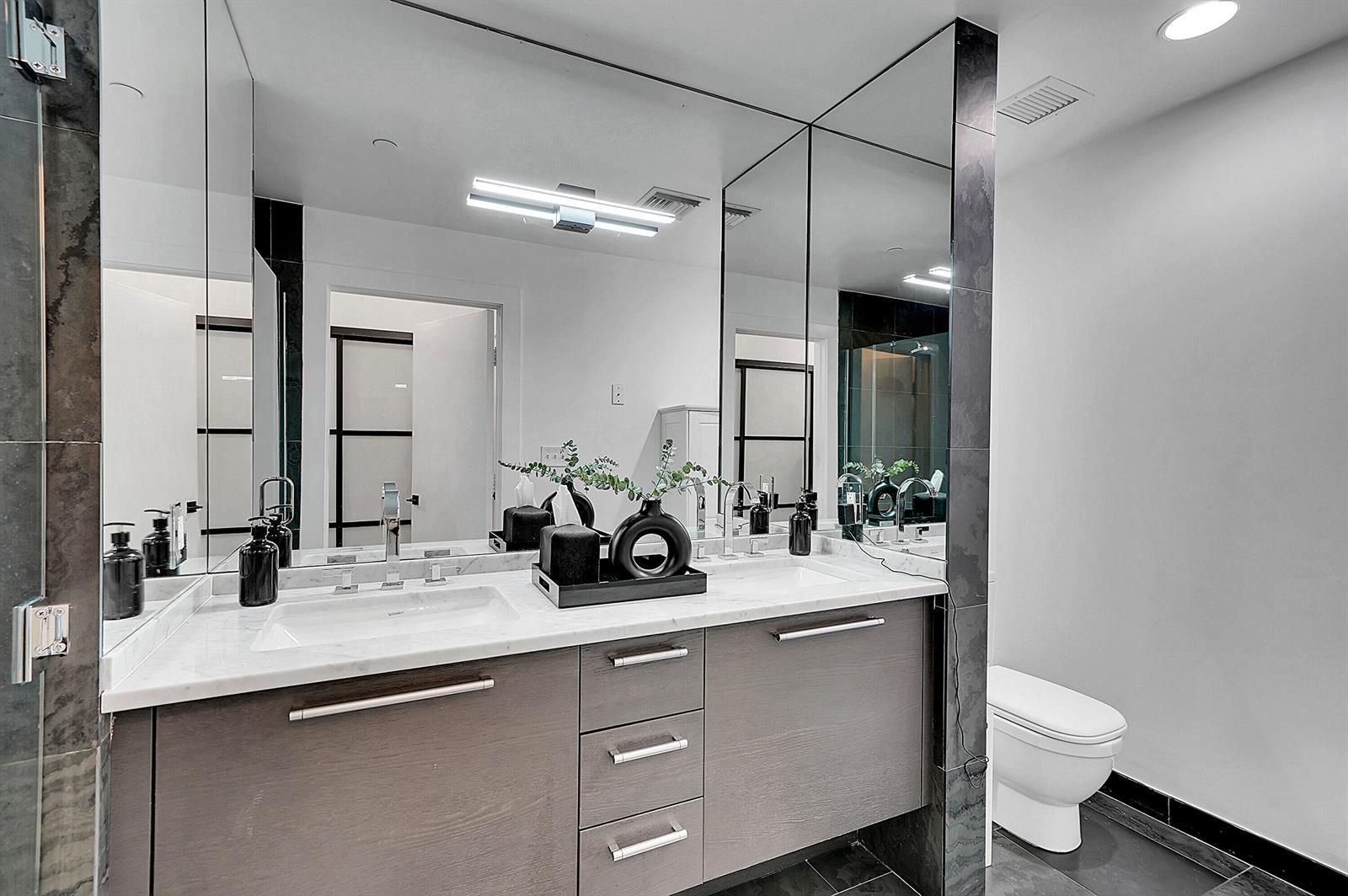 Building Photo - 900 Biscayne Blvd