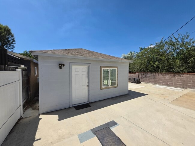 Building Photo - 10533 Nassau Ave