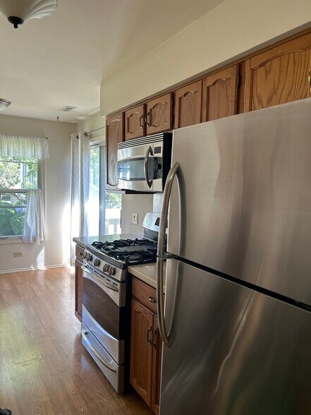 Building Photo - 1335 Cromwell Ct