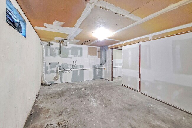 Building Photo - 3325 Breckenridge Ln