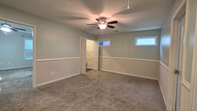 Building Photo - 5 bedroom 3 bath home in Pocalla Springs