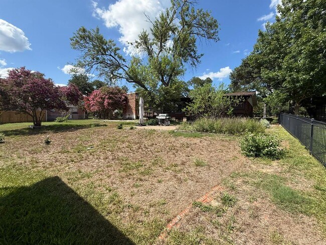 Building Photo - 209 W Mimosa Cir