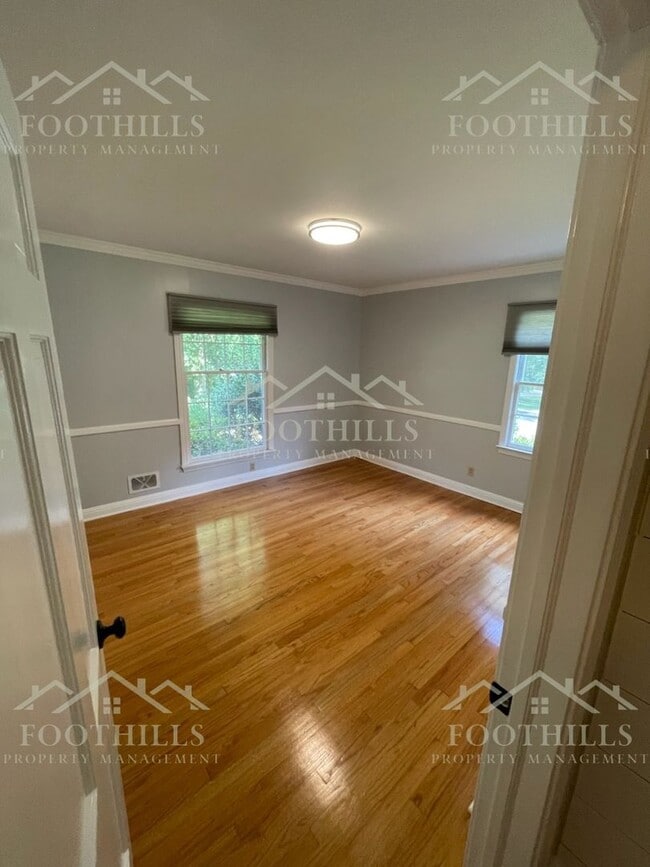 Building Photo - Your Next Home Awaits – 4 Bedrooms, 2.5 Ba...