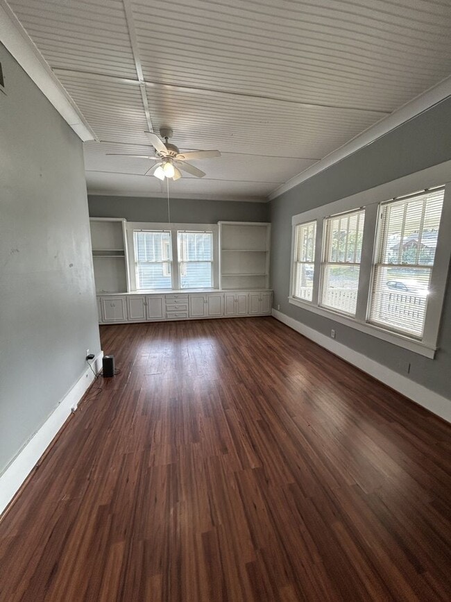 Building Photo - This One is a Stunner!  5br/3ba A MUST-SEE! - $1600/Mo!  Now Offering Short-Term Leasing!