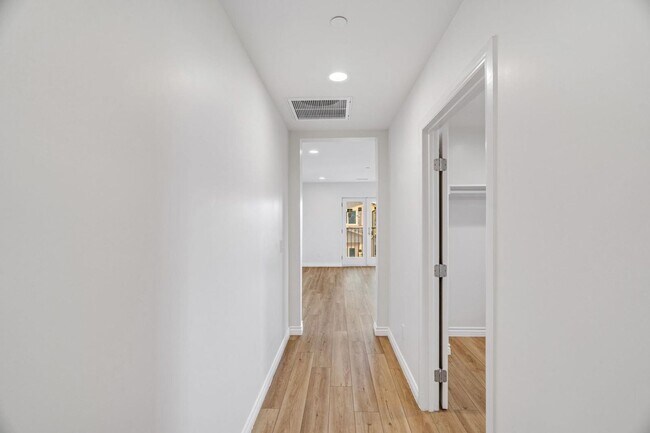 Building Photo - 8560 Grv Hl Ct