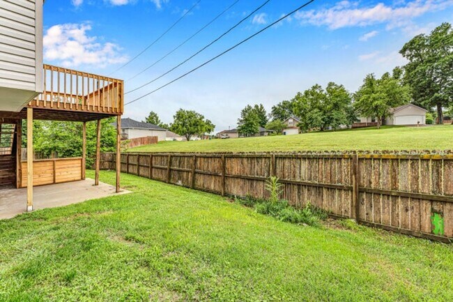 Building Photo - NIXA-5 Bed, 3 bath REMODELED Home | Walkou...