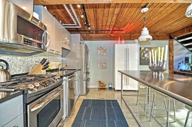 Building Photo - 944 Dorchester Ave