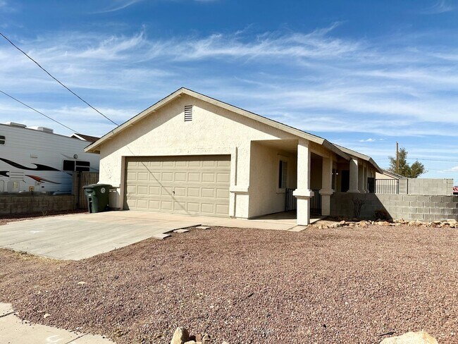 Building Photo - 2647 Simms Ave