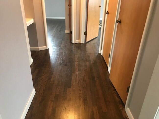 Building Photo - Ward Parkway Duplex Home with 2 Car Garage