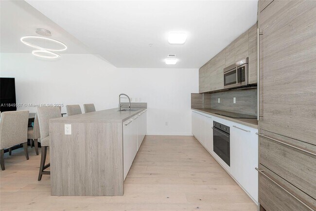 Building Photo - 400 Sunny Isles Blvd