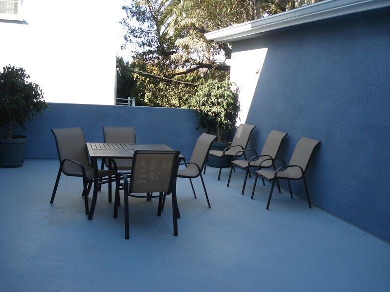 common area patio - 1250 Edris Dr