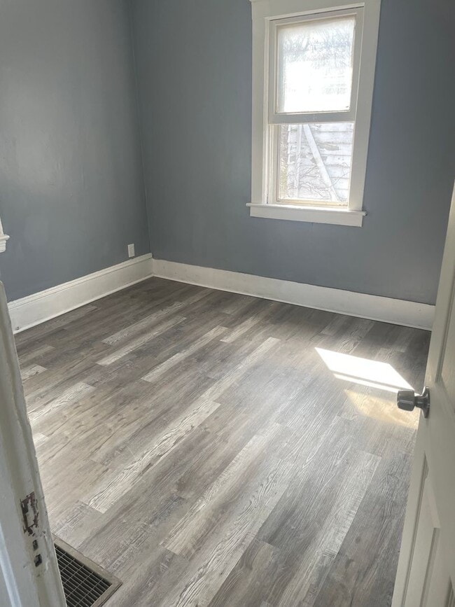 Building Photo - Great 2 Story 3 bedroom Section 8 accepted