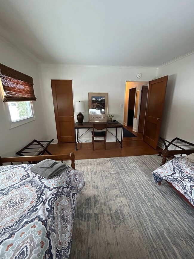 Building Photo - 4 Bed, 2 Bath House