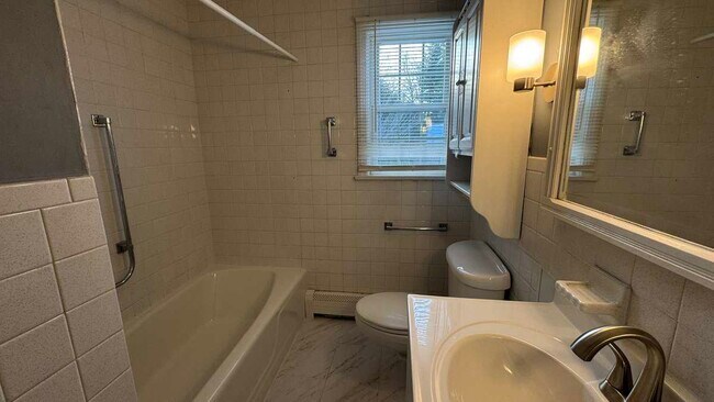 Building Photo - 72 Holyoke St