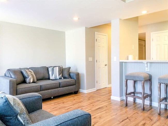 Building Photo - 5218 Beach Dr