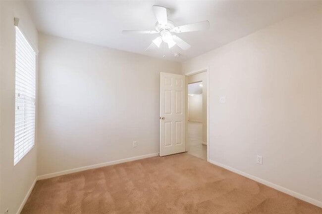 Building Photo - 15527 Fir Woods Ln