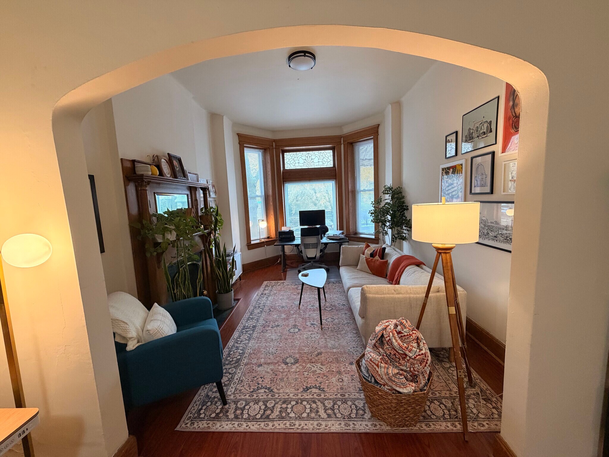 Building Photo - 1037 N Damen Ave