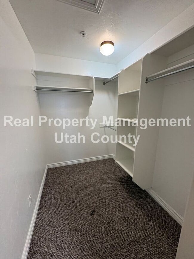 Building Photo - 581 S 2220 W