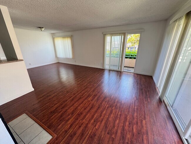 Building Photo - 2620 S Barrington Ave