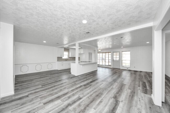 Building Photo - 8011 La Roche Ln