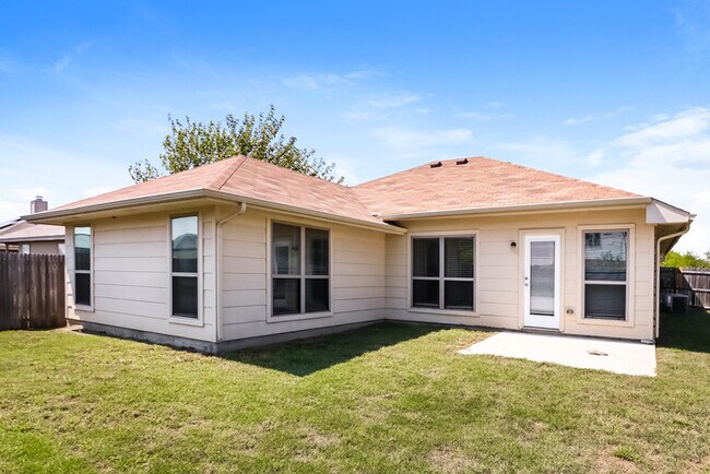Building Photo - 3112 Royal Crest Dr