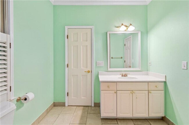 Building Photo - 430 W Wesley Rd NW