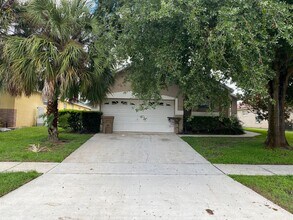 Building Photo - Great 4 Bedroom 3 Bathroom Pool Home in In...