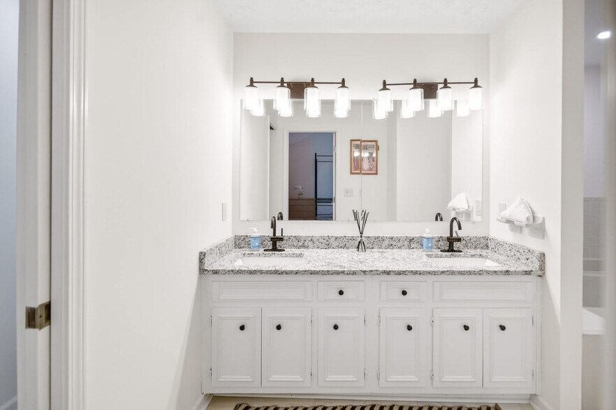 Building Photo - 6536 Monmouth Mews