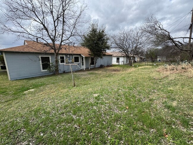 Building Photo - 807 W Dean Ave