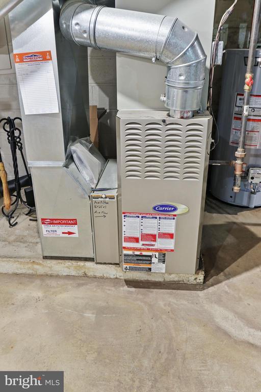 Building Photo - 10 Boulder Brook Dr