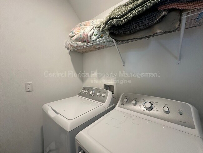 Building Photo - 373 Pineywoods St