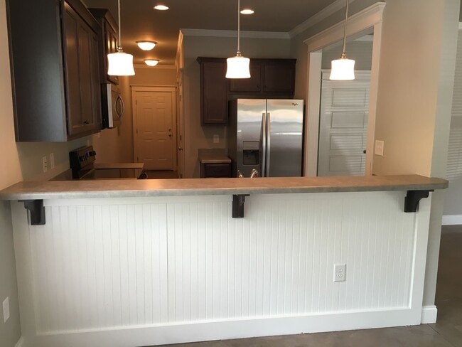 Building Photo - Pre- Leasing Fall 2026 5 Bedroom Near Down...