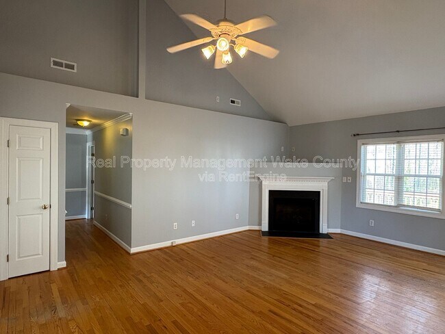 Building Photo - 828 Shackleton Rd