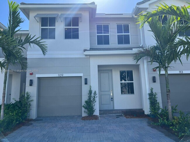 Building Photo - 109 SW 170th Ave