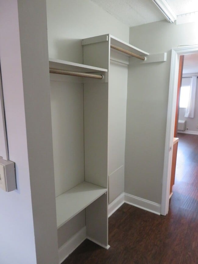 Building Photo - Fantastic deal on 1Bed/1Ba at Evian Towers!  $1000 per month