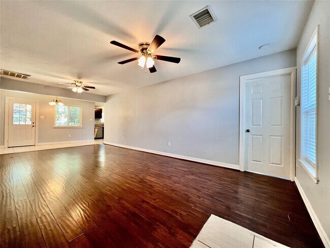 Building Photo - 4114 Beggs St