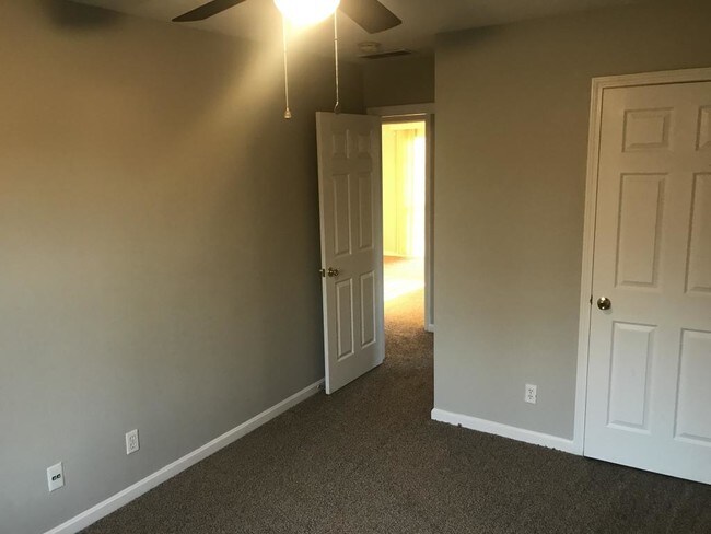 Building Photo - 3 bedroom in Louisville KY 40223