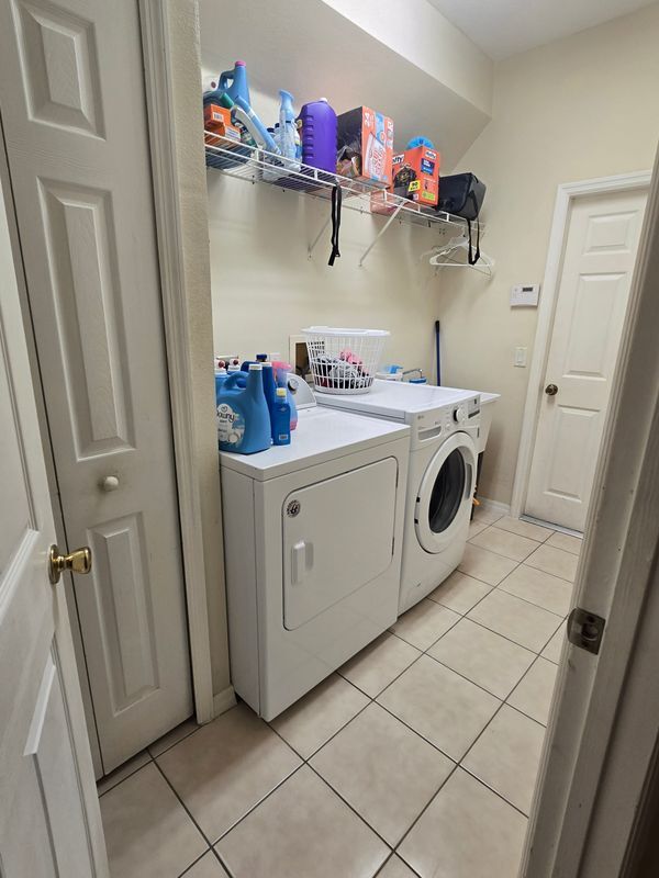 Building Photo - 2500 Baykal Dr