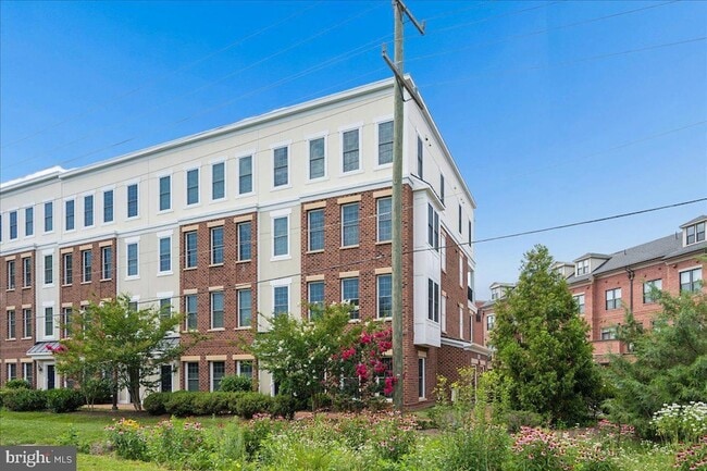 Building Photo - 200 Murdoch Square SE