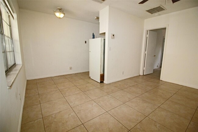 Building Photo - 4649 Bougainvilla Dr
