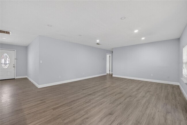 Building Photo - SINGLE FAMILY HOME IN DOWNTOWN KISSIMMEE! 3/2