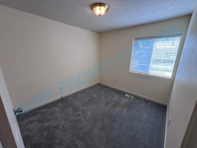 Building Photo - 21125 Pebble Ln