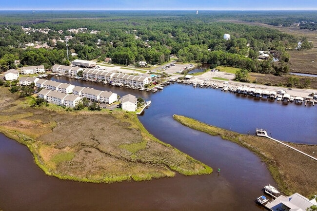 Building Photo - 2421 Beachview Dr