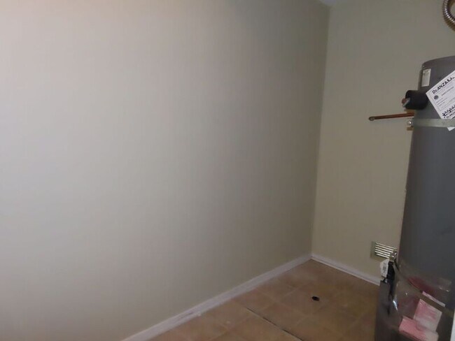 Building Photo - 41410 Juniper St