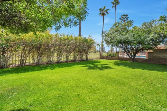 Building Photo - TEMPE GOLF COURSE HOME in SHALIMAR NEIGHBO...